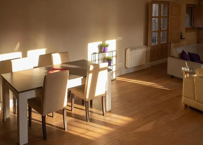 Toro 2, 2º En La Misma Plaza Mayor De *