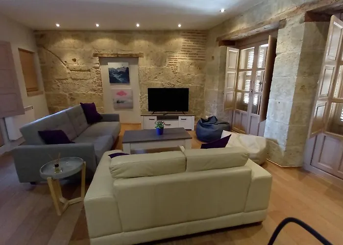 Toro 2, 2º En La Misma Plaza Mayor De *